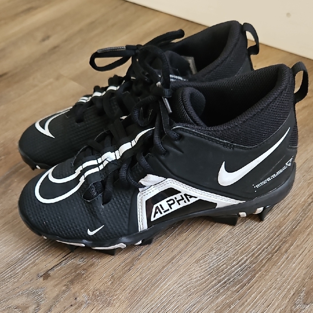 Nike Alpha Boys Menace 3 Shark (CV0581-001) 4.5Y Black Football Cleats Shoes